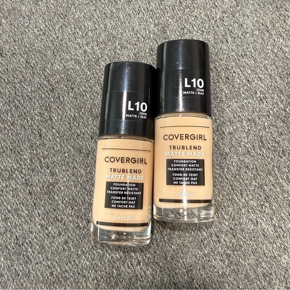 2 Covergirl Trublend Matte Made Foundation Comfort Matte L10 Light Porcelain - Picture 1 of 2